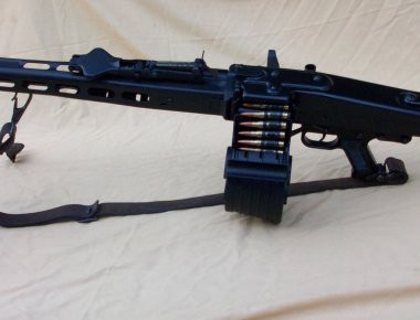 Βίντεο: Πως να... ΜΗΝ αδειάσετε ένα πολυβόλο MG3